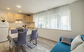 Central Apartment Josko - Combine Parking&Beach&Old Town